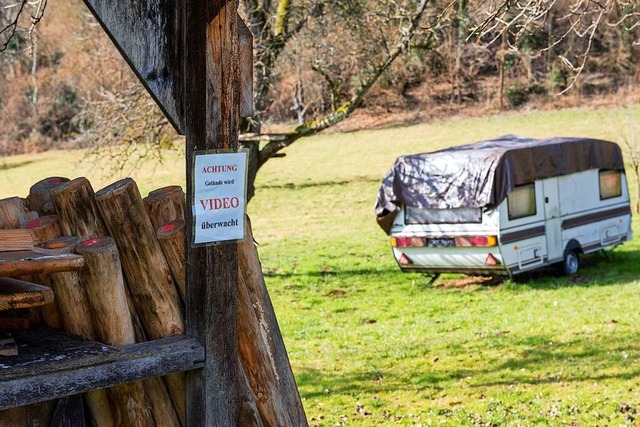 Der Garten von Manfred J. in Efringen-...-Wintersweiler mit dem altem Wohnwagen  | Foto: Jonas Hirt