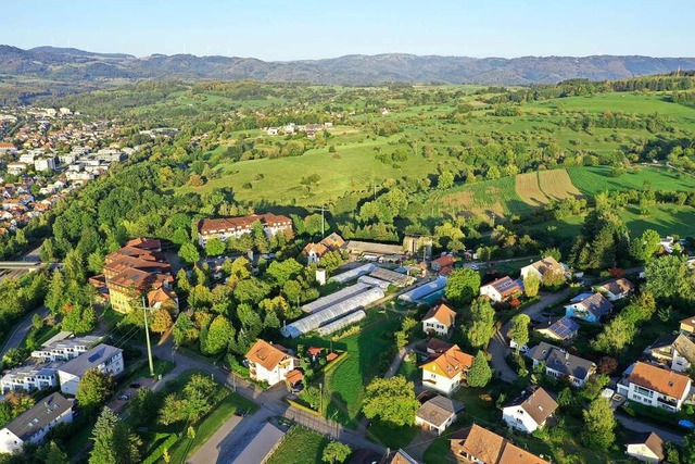 Der Hof Dinkelberg &#8211; in der unte...ttel des Dinkelbergs in der Bildmitte.  | Foto: Hof Dinkelberg