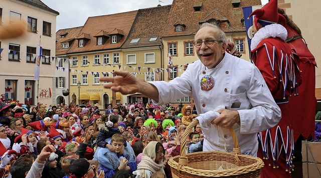 Narrenbrot gibt es auch 2022, aber nic...netsamschddig am Marktstand der Zunft.  | Foto: Ruth Seitz