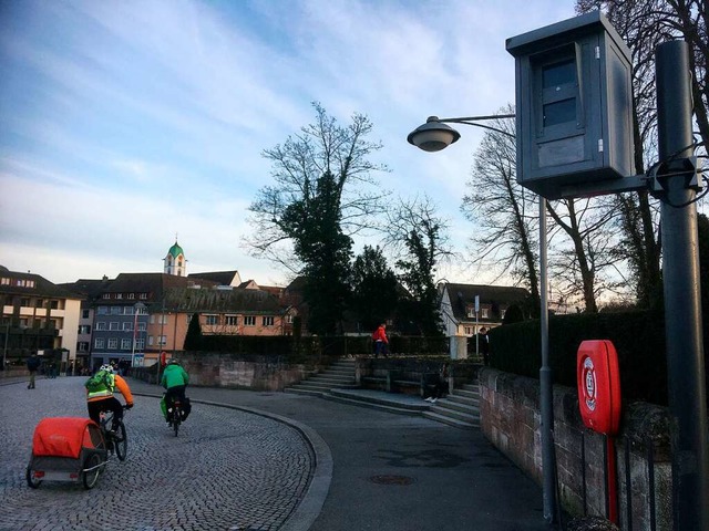 Die Kamera auf der Brcke ist zwar  ist weg, doch der Kasten bleibt.  | Foto: Valentin Zumsteg