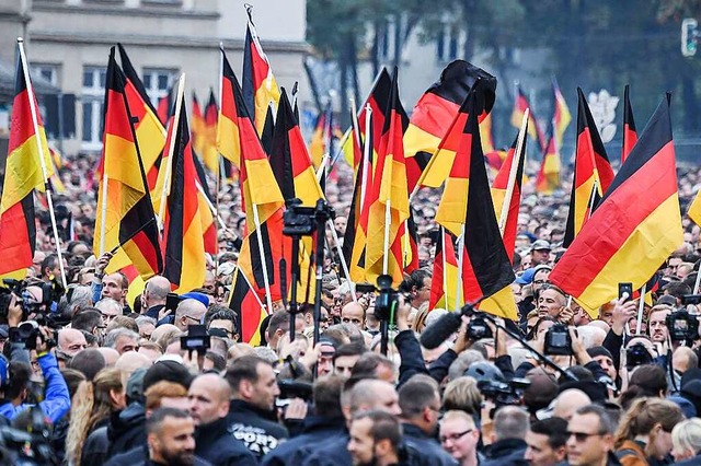 Teilnehmer einer Pegida-Demonstration 2018 in Chemnitz  | Foto: Ralf Hirschberger