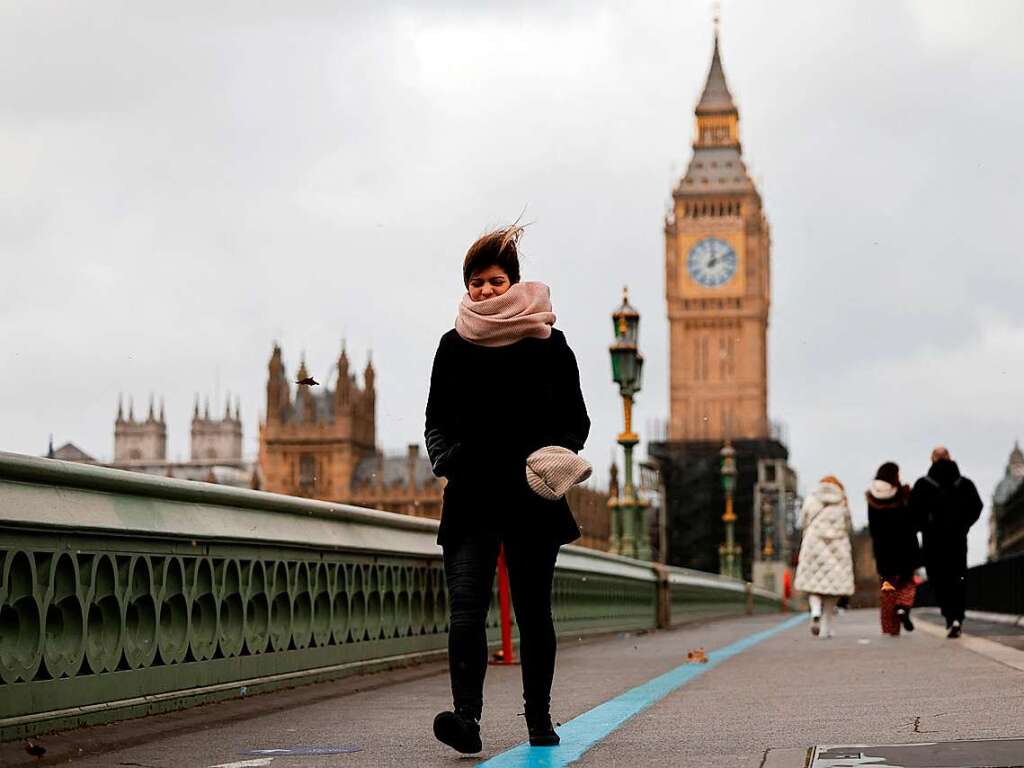 Windiger Spaziergang auf der Westminster Bridge