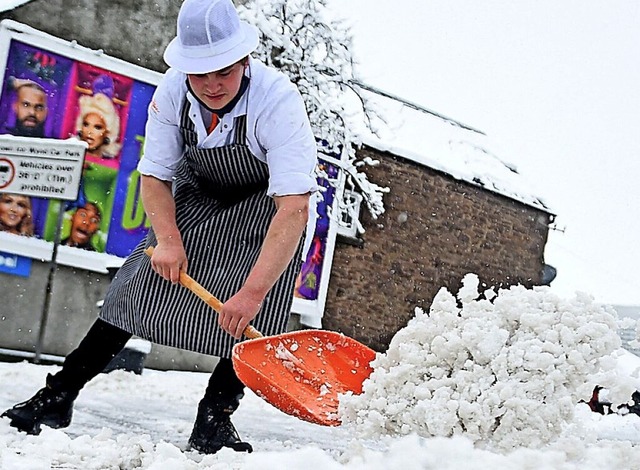 In Schottland brachte der Sturm Schnee.  | Foto: ANDY BUCHANAN (AFP)