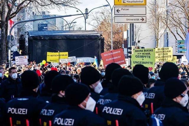 In der Freiburger Innenstadt wird am heutigen Samstag wieder demonstriert