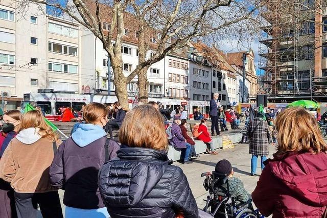 Freiburger Gruppen setzen mit Debattierfreude ein Zeichen gegen Impfgegner