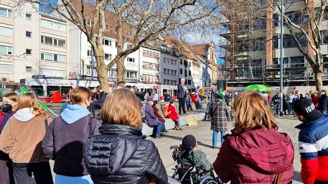 Grnen-Stadtrat Lars Petersen kritisie...durch die Gegner der Corona-Manahmen.  | Foto: Uwe Mauch