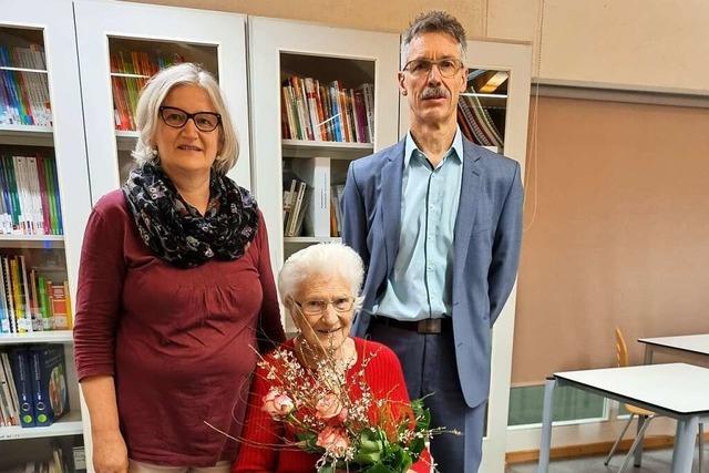 94-Jährige Rheinfeldern übergibt ihren Kurs an der VHS an eine Nachfolgerin