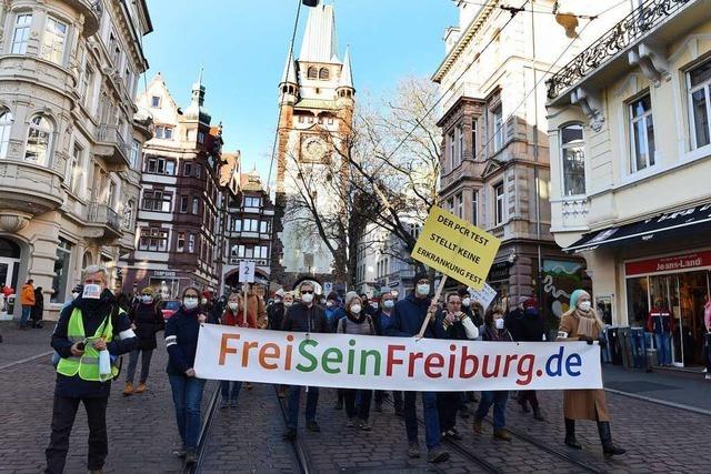 Rund 4500 Maßnahmengegner protestieren in Freiburg