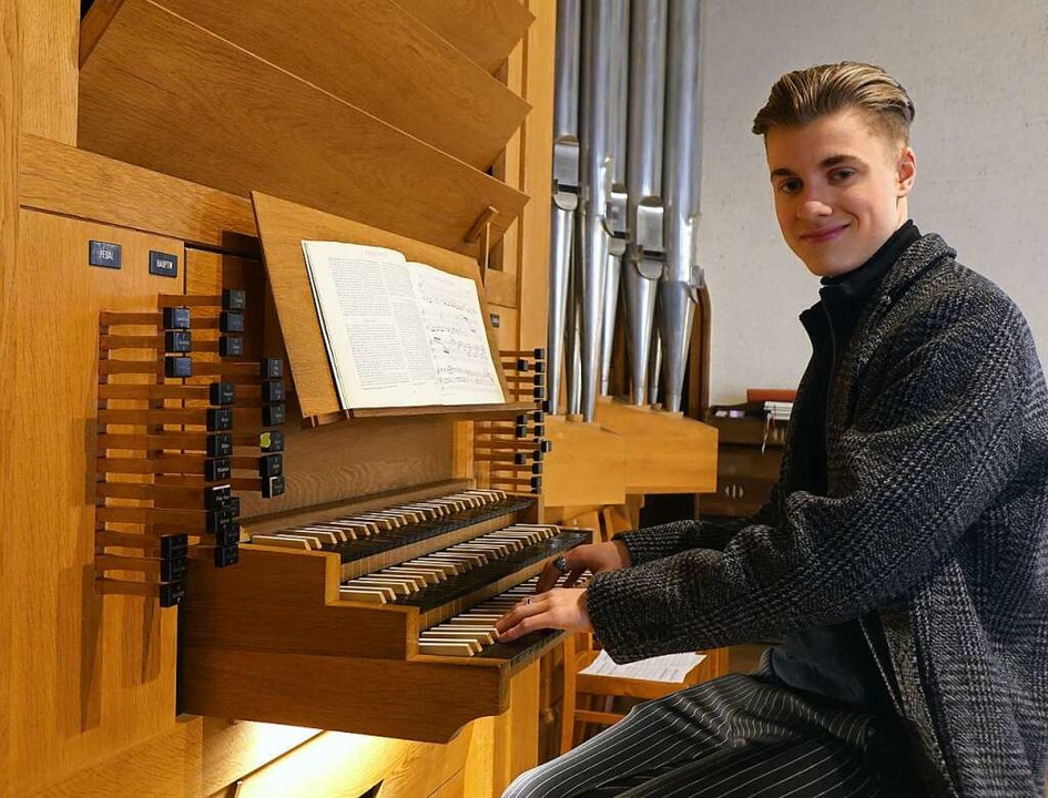 Simon Falk, hochbegabter Orgelschüler ...druckte bei seinem ersten Solokonzert.  | Foto: Roswitha Frey