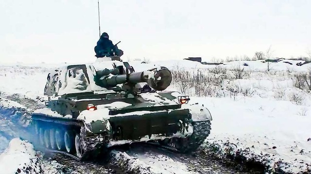 Ein russischer Panzer bei einer bung in der Region Rostow  | Foto: - (dpa)