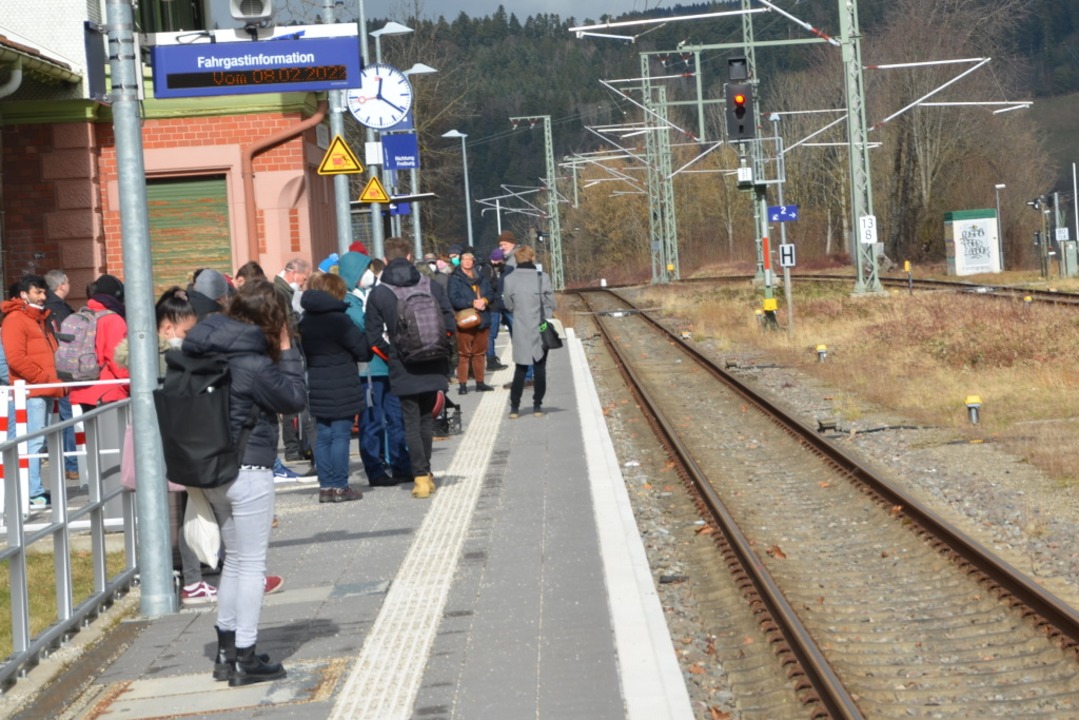 Die Fahrgäste mussten im Bahnhof in Hi...igen, um in den Schwarzwald zu kommen.  | Foto: Max Schuler