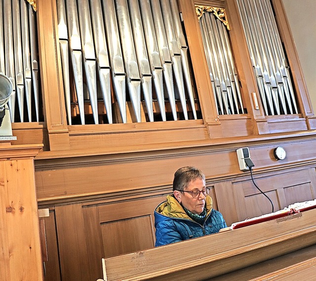 Die Orgel der Wellendinger Kirche ist ...eit nicht mehr luten  (Bild rechts).   | Foto: Martha Weishaar