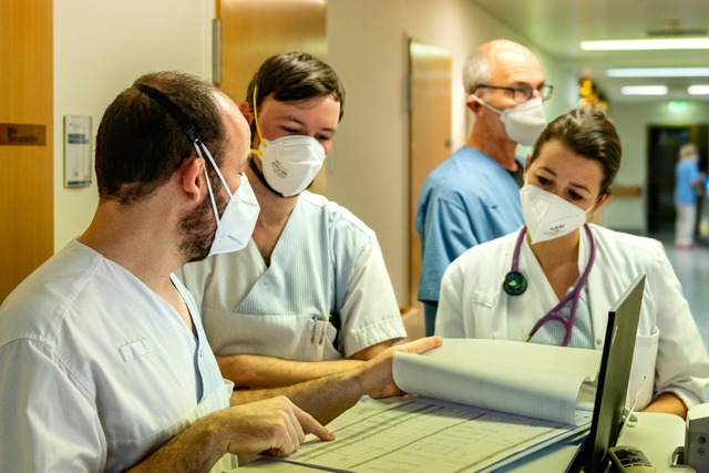 Visite auf der Intensivstation.  | Foto: Jonas Hirt