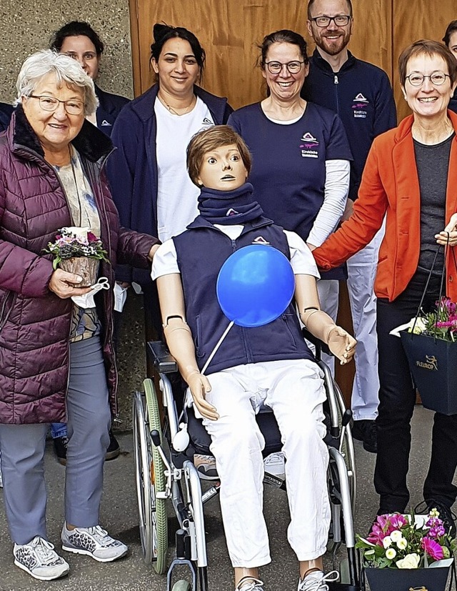 Die neue Pflegepuppe kommt  Auszubildenden der Sozialstation zu Gute.   | Foto: Julius Wilhelm Steckmeister