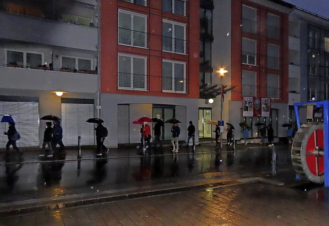 Demonstranten marschieren am Montag durch Wehr.  | Foto: Gerd Leutenecker