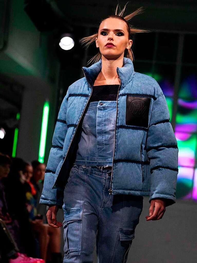 Wer eine Jacke des britischen Designers Mark Fast trgt, ist fr den Herbst 2022 gerstet.