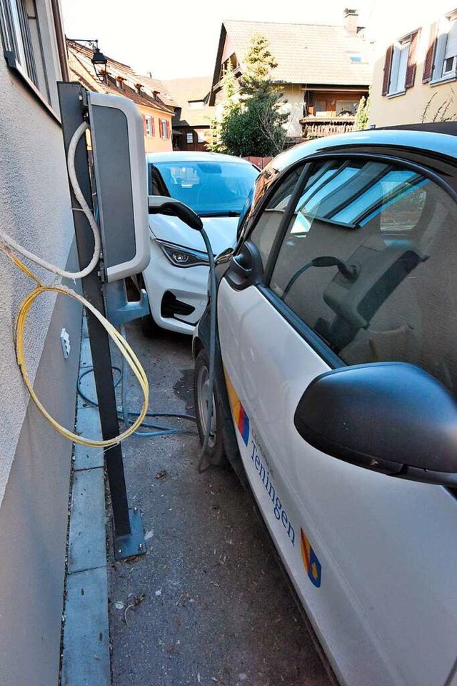 An der gemeindeeigenen Ladesule hinte...arsharing-Fahrzeuge aufgeladen werden.  | Foto: Markus Zimmermann