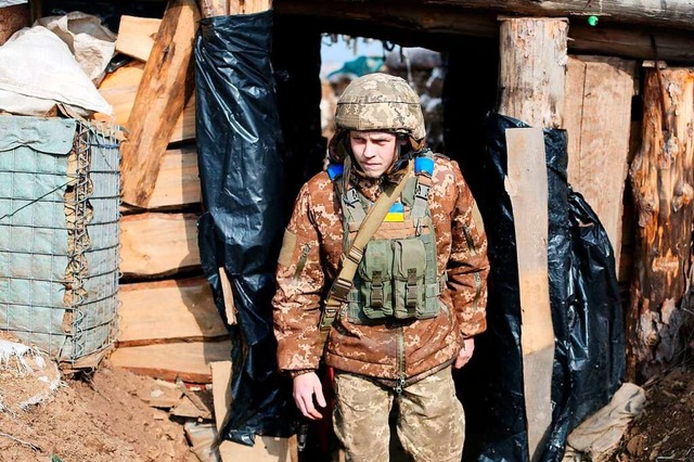 Die ukrainischen Soldaten in der Region Lugansk sind in Alarmbereitschaft.  | Foto: ANATOLII STEPANOV (AFP)