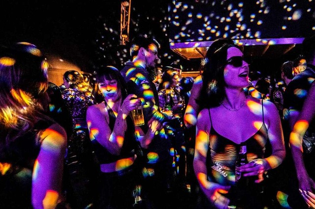 Clubs und Diskotheken drfen wieder f...auch keine Maskenpflicht (Symbolbild).  | Foto: PAUL BERGEN (AFP)