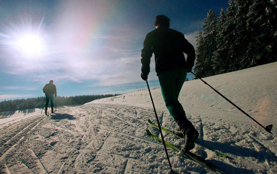 Blauer Himmel, Sonnenschein: Langlufer im Schwarzwald  | Foto: Patrick Seeger
