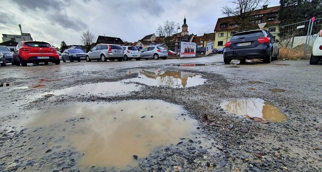 Schlaglcher und parkende Autos bestim... Klettgau-Carr errichtet werden soll.  | Foto: Juliane Schlichter