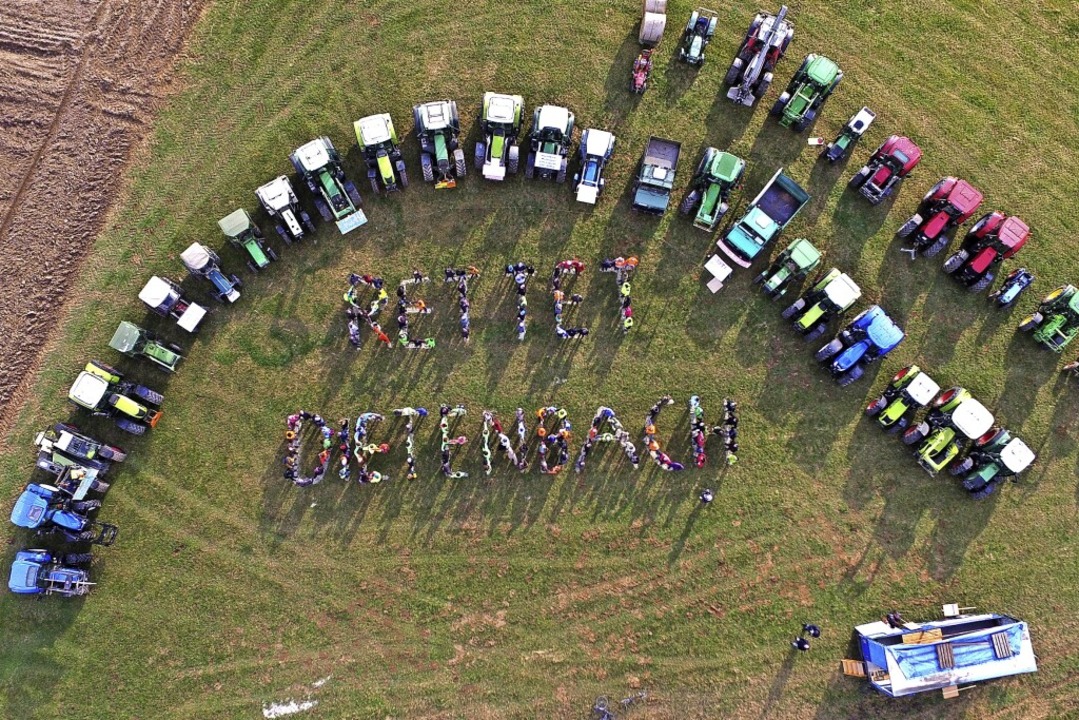 Auch Landwirte der &#8222;Bürgerinitia... protestierten mit kreativen Aktionen.  | Foto: Privat