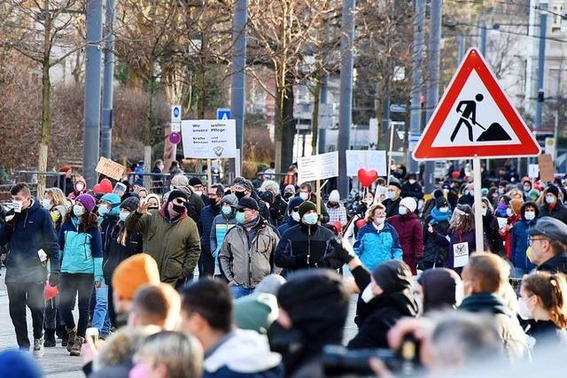 Freiburger Corona-Maßnahmen-Demo lässt diesmal die Innenstadt aus