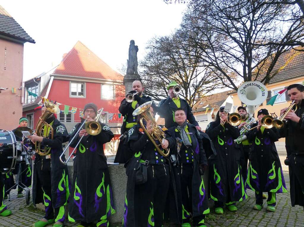 Die Nodeschrottler machen sich bereit fr die Tour durch Ehrenkirchen.