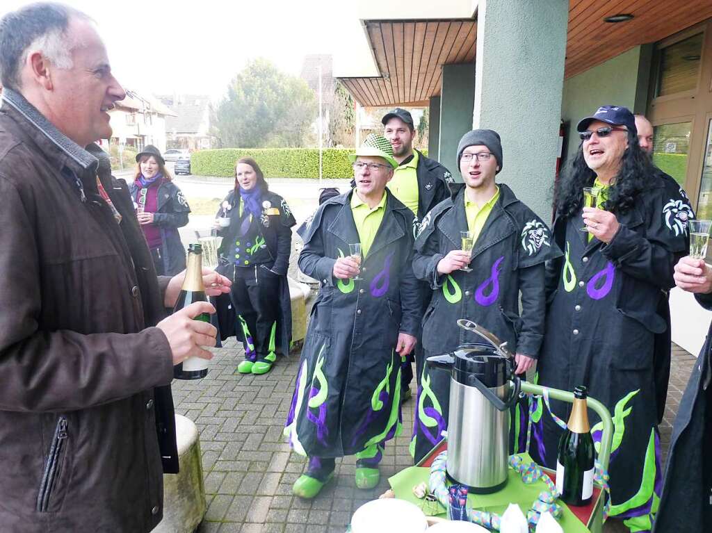 Besuch der Narren bei Brgermeister Thomas Breig in Ehrenkirchen.