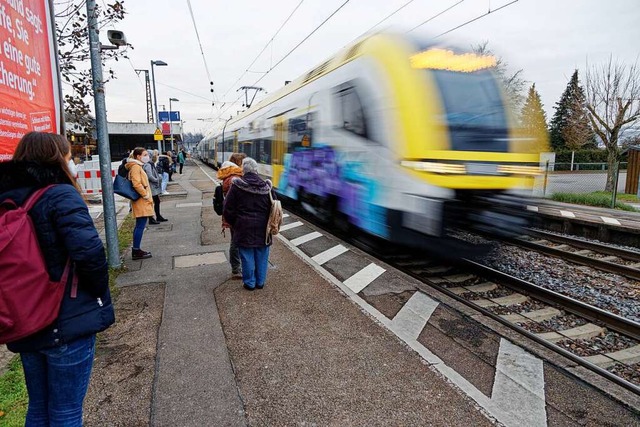 Die DB Regio stockt ihren Notfahrplan ab Montag um zwei weitere RE-Zge auf.  | Foto: Martin Wendel