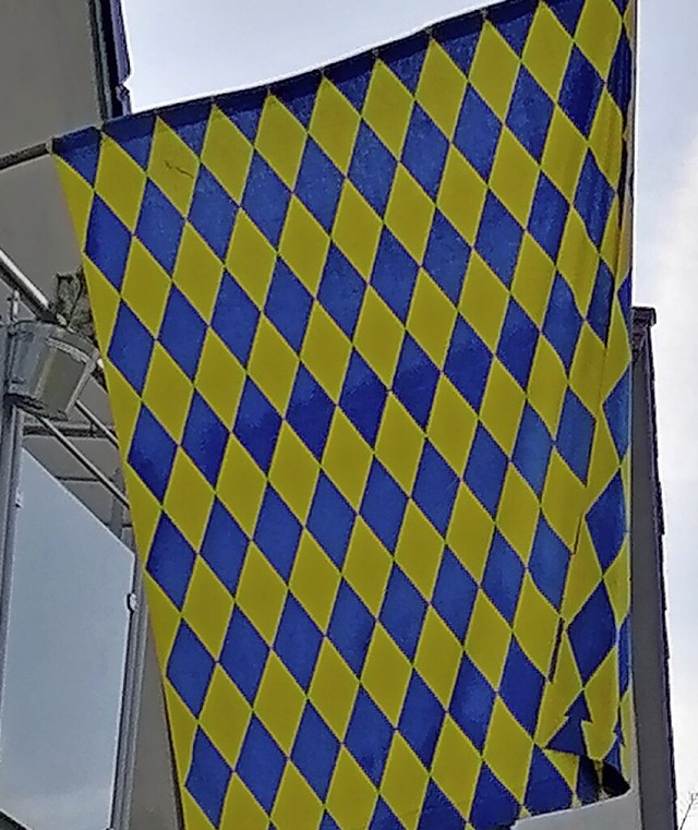 Eigentlich nur eine Fasnetsflagge in W...ement der Solidaritt mit der Ukraine.  | Foto: Sylvia Sredniawa