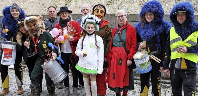 Eine kleine Abordnung der Narrenzunft ...chermittwoch das Zepter zu bernehmen.  | Foto: Andreas Bhm