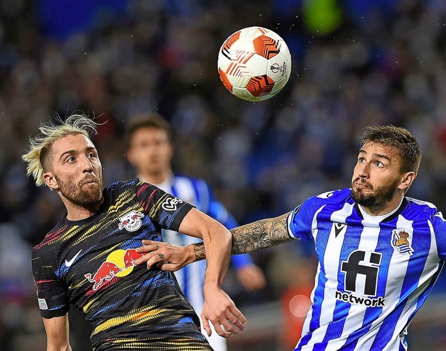 Leipzigs Mittelfeldspieler Kevin Kampl (links) gegen Cristian Portu   | Foto: ANDER GILLENEA (AFP)