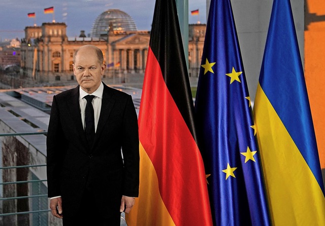 Bundeskanzler Olaf Scholz machte in ei...rsnlich fr den Krieg verantwortlich.  | Foto: MARKUS SCHREIBER (AFP)