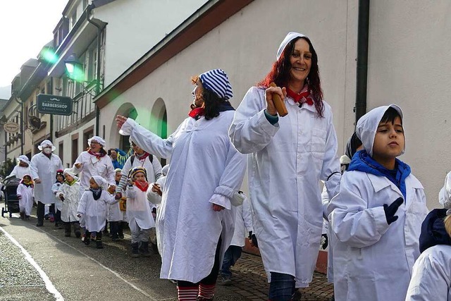 Unterwegs zur Schlettstadtallee, wo di...nft Krakeelia ihre Figuren vorstellte.  | Foto: Sylvia Sredniawa