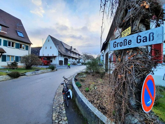 In der  Groen Ga in Haltingen treffe...dwirtschaftlicher Verkehr aufeinander.  | Foto: Hannes Lauber