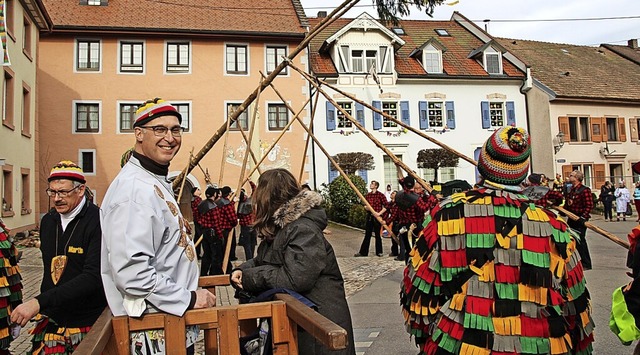 Brgermeister Joachim Burger wurde im Saugatter fortgefhrt.  | Foto: suedkurier