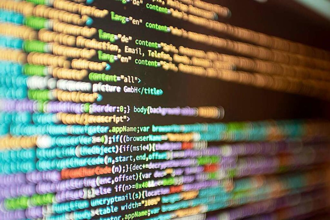 Es gibt viele Programmier- bzw. Comput... beispielsweise Webseiten geschrieben.  | Foto: complize via www.imago-images.de