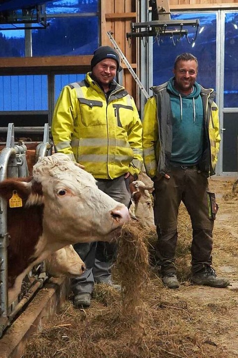 Klaus Gutmann (links) und Marco Kiefer haben Angst um ihre Tiere.  | Foto: Lisa Petrich