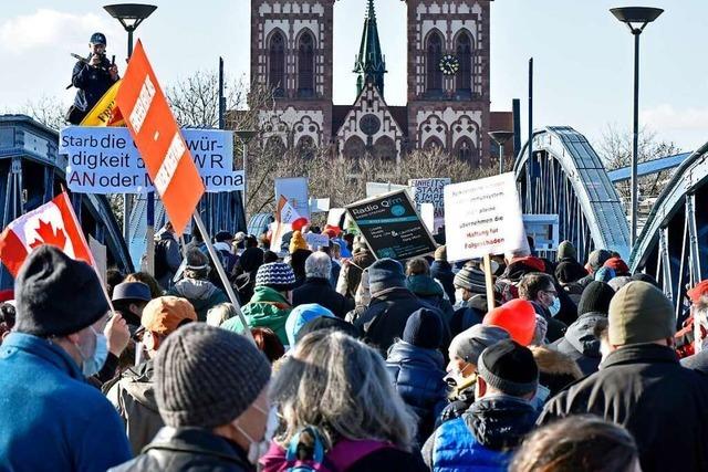 Weniger Teilnehmer bei Freiburger Corona-Protest