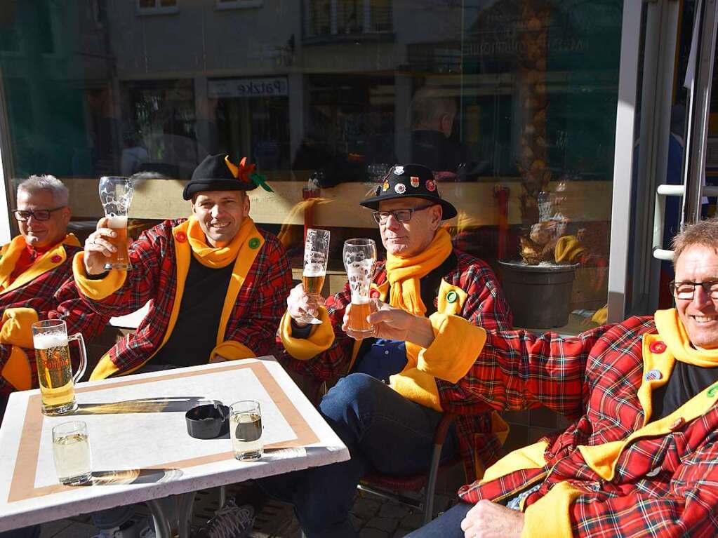 Impressionen von der Beizenfasnacht: vor dem Bonsai