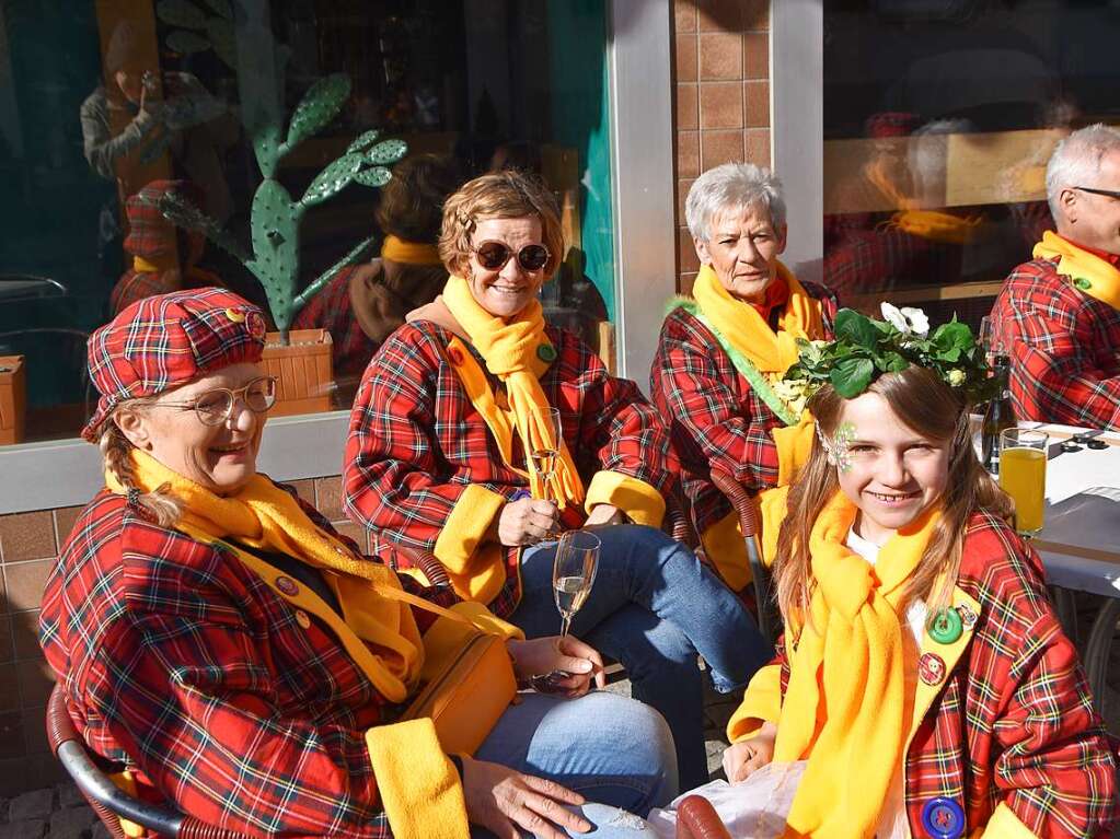 Impressionen von der Beizenfasnacht: vor dem Bonsai