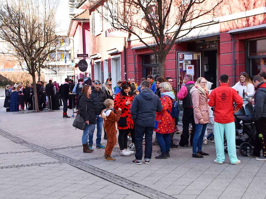 Impressionen von der Beizenfasnacht: vor dem Bistro