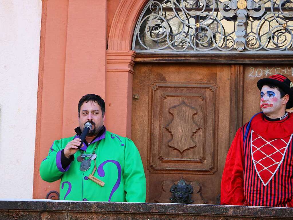 Oliver Schfer moderiert und hlt die Fden der Kinderfasnet zusammen.