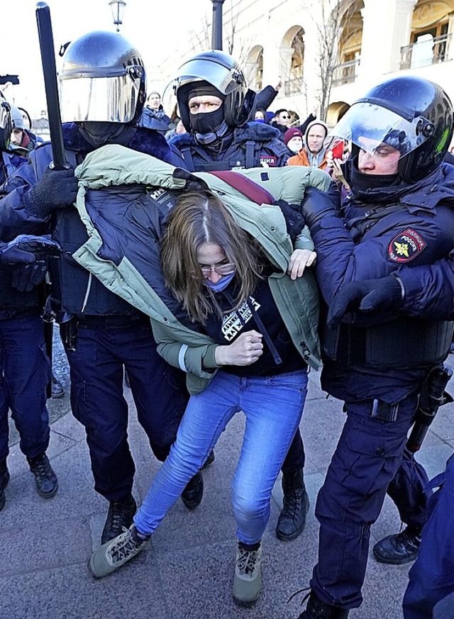 Festnahme in St. Petersburg  | Foto: Dmitri Lovetsky (dpa)