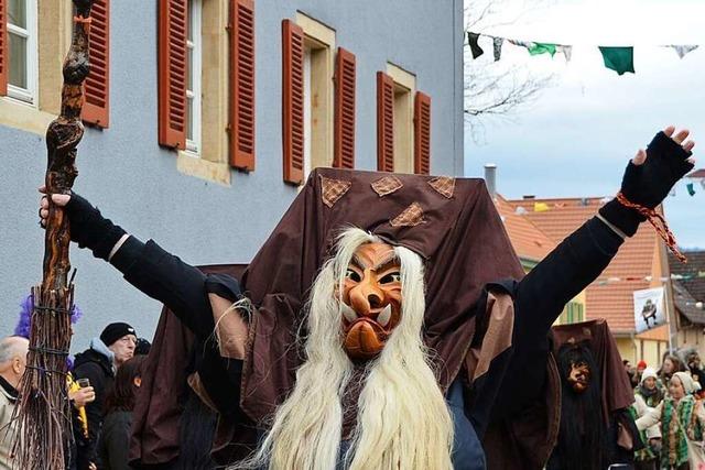 Hexen, die aus Grbern am Ngelebuck in Norsingen gestiegen sind