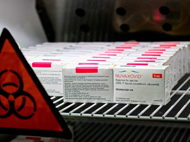 Gibt es jetzt auch in Breisach, Mllhe...e-Neustadt: Den Impfstoff von Novavax.  | Foto: TOBIAS SCHWARZ (AFP)