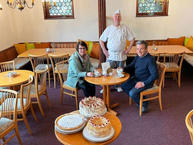 Andrea Deck, Peter Horneck und Alfons ...lder, Frankfurter Kranz und Käsekuchen | Foto: Cornelia Weizenecker Andrea Deck, Peter Horneck und Alfons ...lder, Frankfurter Kranz und Käsekuchen | Foto: Cornelia Weizenecker