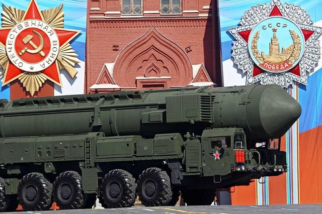 Russische Atomrakete vom Typ Topol-M a...litrparade in Moskau am 9. Mai 2013.   | Foto: Sergei Ilnitsky