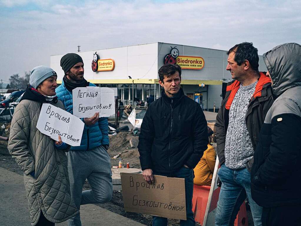 Ankunft von ukrainischen Flchtlingen an der polnischen Grenze.